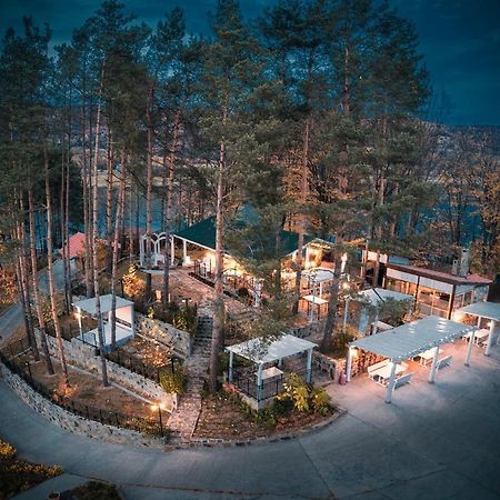 Семеен Хотел И Ресторант Райски Залив Golyama Zhelyazna Exterior foto